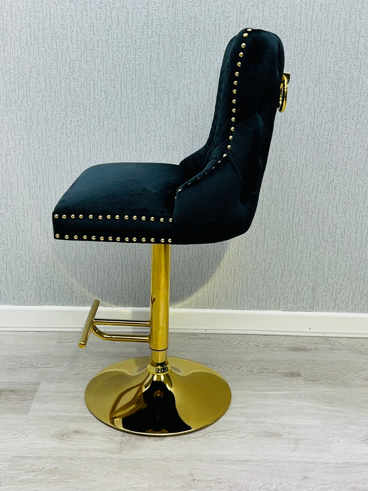 Victoria Ring Knocker Gold Bar Stool