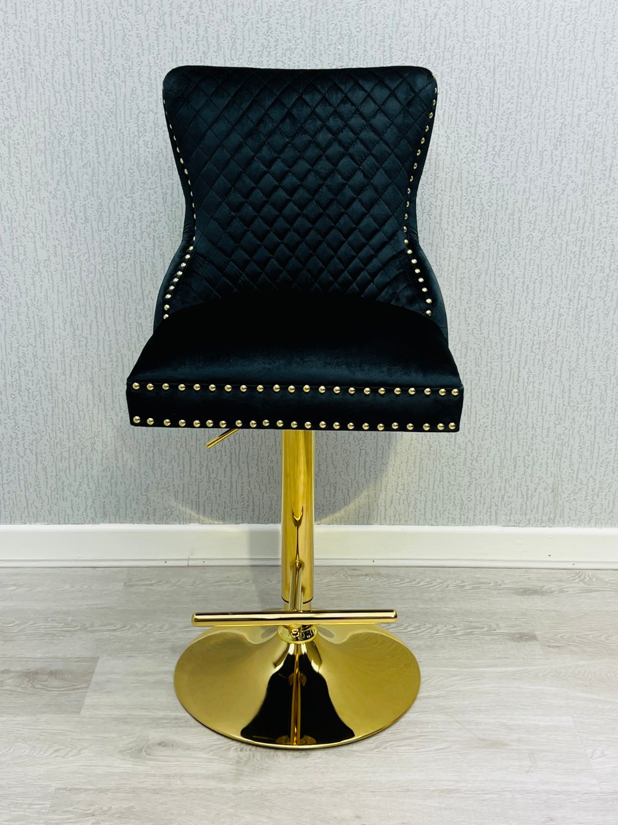 Victoria Ring Knocker Gold Bar Stool