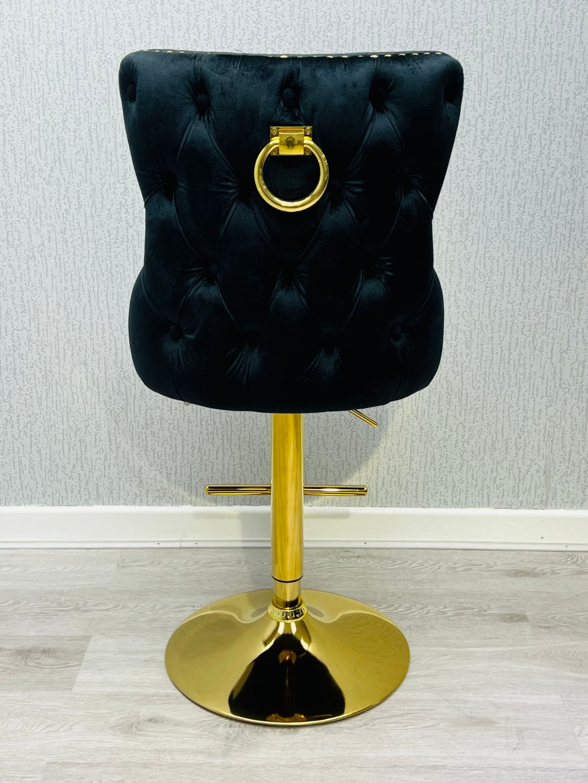 Victoria Ring Knocker Gold Bar Stool